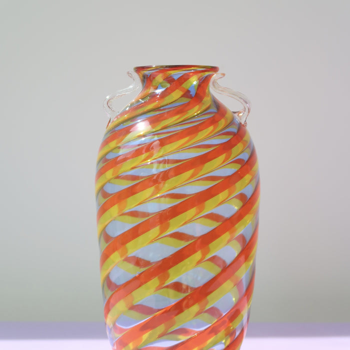 Genkend Murano Glas. Vintage Murano glasvase i rød og gul swirl. Smuk vase fra Italien.