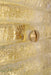 Sæt á 2 stk. vintage Murano gyldne musling væglamper i mundblæst krystalglas med messing skruer. Perfekt størrelse til din entré, i køkkenet, på badeværelset eller som læselamper i soveværelset. Nemme at montere. Håndlavet i Italien, 1960/70erne og kan variere i udtrykket. Størrelse L:24 cm B:11 cm D:12 cm