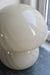 Vintage medium Murano mushroom bordlampe i en smuk, sart creme gul nuance. Mundblæst i ét stykke glas i en særlig champignon form med swirl mønster. Håndlavet i Italien, 1960/70erne, og kommer med ny hvid ledning. ⁠H: 28 cm D: 24 cm⁠
