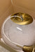 Stor vintage Murano filigrana pendel loftlampe. Glasset er mundblæst i rund form med et smukt swirl mønster. Håndlavet i Italien, 1970erne, og kommer med justerbart messing ophæng. D:40 cm