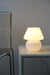 Klassisk vintage Murano baby mushroom bordlampe. Mundblæst i hvid glas med swirl mønster. Håndlavet i Italien, 1970erne, og kommer med ny hvid ledning. H:18,5 D:16 cm