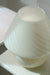 Vintage medium Murano mushroom bordlampe i en smuk, sart creme gul nuance. Mundblæst i ét stykke glas med swirl mønster . Håndlavet i Italien, 1960/70erne, og kommer med ny hvid ledning. ⁠H: 27 cm D: 24 cm⁠