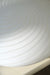 Stor vintage Murano plafond loftlampe i hvid glas med swirl mønster. Mundblæst lampe i glas med hvid bund. E27 fatning. Håndlavet i Italien, 1970erne.  D:38 cm H:15 cm.