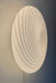 Ekstra stor vintage Murano plafond loftlampe. Mundblæst i hvid opal glas med swirl mønster. Perfekt til rum med begrænset lofthøjde eller som en skulpturel væglampe. Håndlavet i Italien, 1970erne. D:45 cm H:15