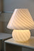 Ekstra stor vintage Murano mushroom lampe med swirl. Mundblæst i hvid glas. Håndlavet i Italien, 1970erne, og kommer med ny hvid ledning. ⁠⁠H:40 cm D:35 cm murano swirly glass table lamp white 