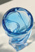 Vintage Murano glasvase i nuancer af blå. Vasen er mundblæst i glas med swirl mønster. En smuk skulptur. Håndlavet i Italien, 1970erne. H:20 cm D:10 cm⁠⁠ vintage murano swirl glass blue
