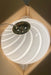 Ekstra stor vintage Murano pendel loftlampe i hvidt opal glas. Glasset er mundblæst i oval form med et smukt hvidt swirl mønster. Messing farvet ophæng. Håndlavet i Italien, 1970erne. D:45 cm H:35 cm