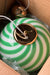 Ny Murano candy pendel loftlampe i en bolsje kombination af grøn og hvid. Mundblæst glas i rund form med swirl. E27 fatning. Kommer med justerbart ophæng samt transparent ledning.   Håndlavet i Italien. 