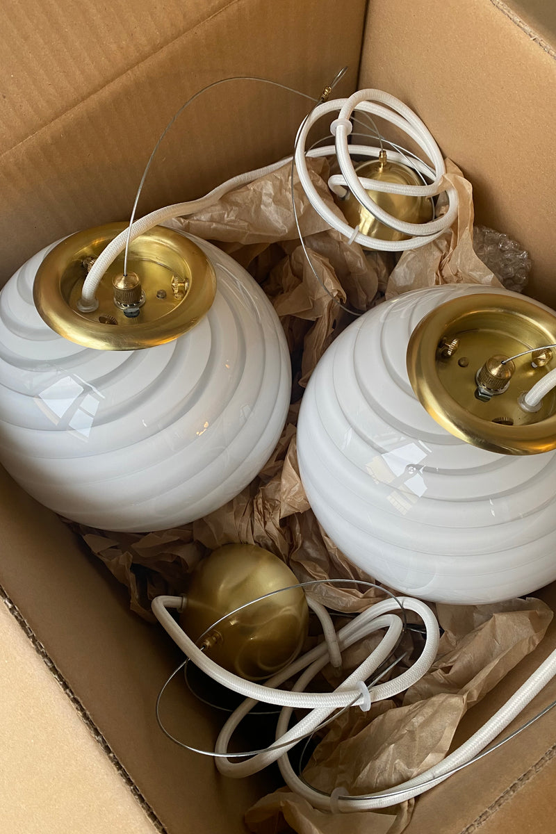 Set (2 pcs) of Murano swirl pendant ceiling lamps with brass suspension D: 20 cm