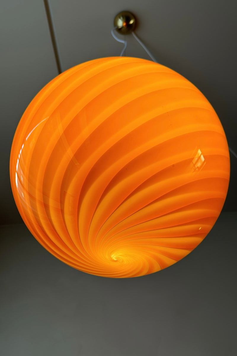 Stor Murano Candy pendel rav orange swirl D:40 cm