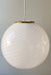 Vintage Murano loftlampe pendel med justerbart ophæng I håndformet messing. Mundblæst i hvid opal glas med helt fantastisk swirl. Håndlavet I Italien, 1970erne. 