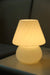 Klassisk vintage Murano baby mushroom bordlampe. Mundblæst i hvid glas med swirl mønster. Håndlavet i Italien, 1970erne, og kommer med ny hvid ledning. H:20 cm D:16 cm 