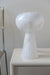 Sjælden vintage Murano bordlampe. Mundblæst i en globe form med hvid swirl mønster. Håndlavet i Italien og kommer med ny hvid ledning. H:29 cm⁠ D:20 cm