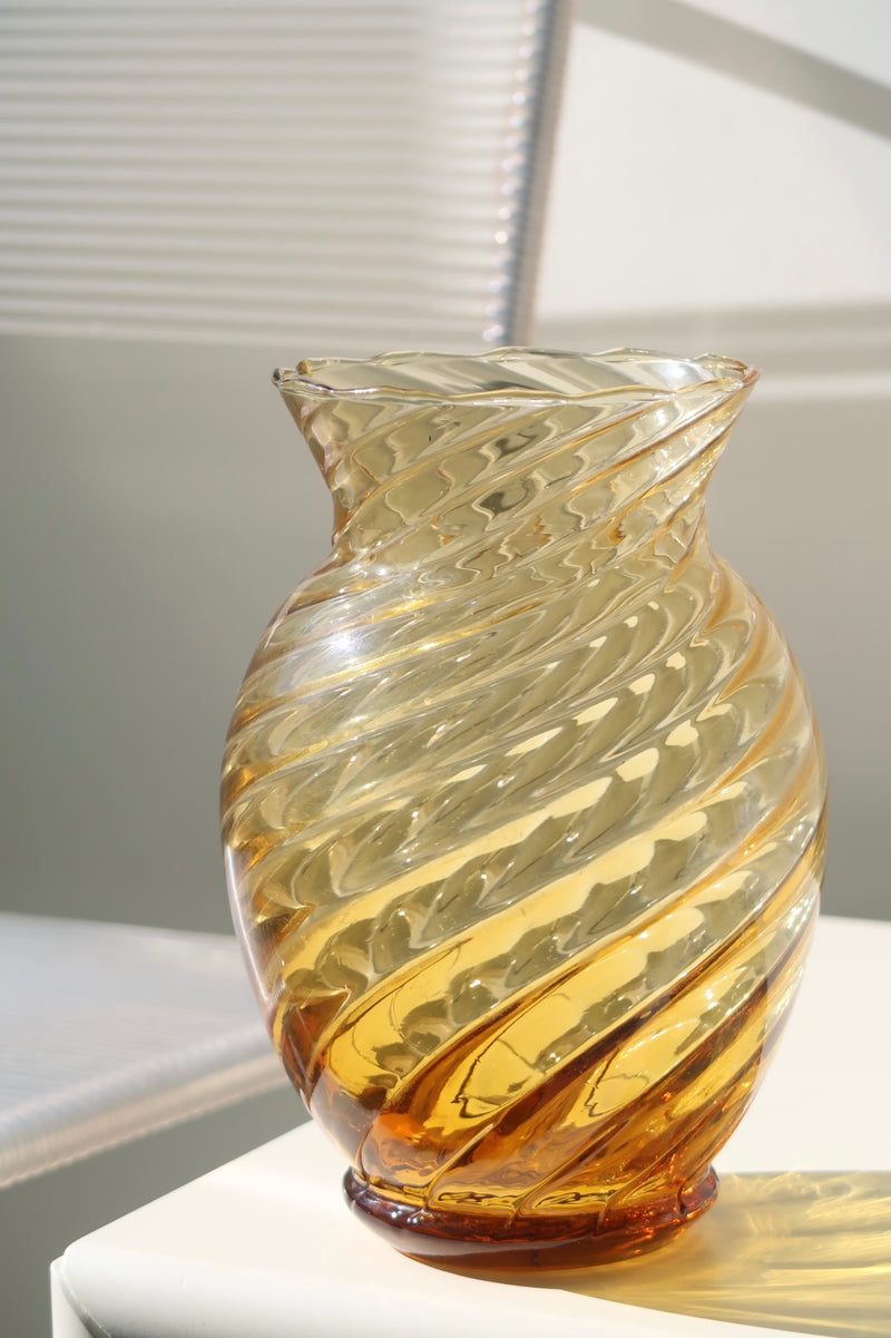 Vintage Murano amber yellow swirl vase H: 20 cm