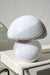 Vintage medium Murano mushroom bordlampe i en særlig kombination af hvid og grå. Mundblæst i ét stykke glas med swirl mønster. Lampen har original Murano label. Håndlavet i Italien, 1960/70erne, og kommer med ny hvid ledning. 