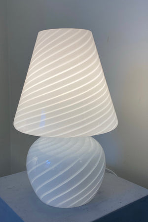Vintage Murano De Majo white swirl mushroom lamp H: 30 cm