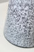 Sjælden vintage Murano space age bordlampe. Mundblæst hvid kuppel sat på glassøjle med mønster. Utrolig skulpturel. Håndlavet i Italien, 1970erne. H:60 cm⁠ D:20 cm⁠⁠