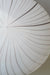 Smuk og flot håndlavet Murano loftlampe. Vintage Murano plafond loftlampe i hvid glas med smukt stribet mønster. Mundblæst glas med messing bund. Håndlavet i Italien, 1970erne. D:40 cm H:20 cm