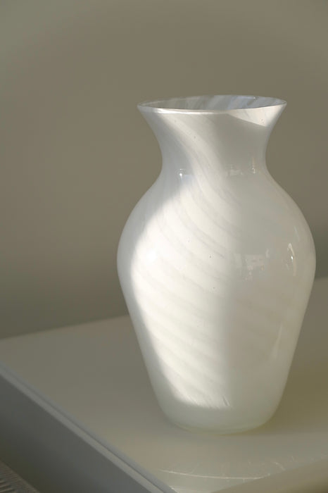 Vintage Murano white cloudy swirl vase H: 23 cm