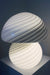 Vintage medium Murano mushroom bordlampe i en særlig kombination af hvid og grå. Mundblæst i ét stykke glas med swirl mønster. Lampen har original Murano label. Håndlavet i Italien, 1960/70erne, og kommer med ny hvid ledning. 