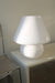 Vintage stor Murano hvid mushroom bordlampe med swirl mønster. Mundblæst i ét stykke glas. Giver et virkelig fint lys i de mørke aftener. Håndlavet i Italien, 1970erne, og kommer med ny ledning. H:40 cm D:35 cm