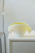 Vintage Murano gul muslingeskål. Mundblæst i opal glas. Den har to flade baser og  kan dermed stå oprejst eller hvile på siden. Håndlavet i Italien, 1960/70erne. L:18 cm B:10 cm H:10,5 cm ⁠ murano formia seguso shell clam conch bowl 