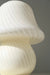 Stor vintage Murano mushroom bordlampe i en sart creme gul nuance. Mundblæst i ét enkelt stykke glas i en sjælden form med swirl mønster. Håndlavet i Italien, 1960/70erne, og kommer med ny hvid ledning. H:40 cm D: 34 cm⁠