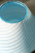 Vintage Murano mushroom lampe i mellem størrelse i nuancer af blå. Lampen er mundblæst i ét stykke glas med swirl og giver et virkelig hyggeligt lys. Håndlavet i Italien, 1970erne. ⁠⁠H:26 cm D:24 cm blue candy murano mushroom lamp