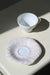 Original vintage Royal Copenhagen Konkylie kaffekop samt underkop i den smukke rosa glasur. Stellet er designet af den anerkendte danske juveler og guldsmed Arje Griegst i 1978 og produceres ikke længere. Arje Griegst er desuden verdenskendt for sine smykker, skulpturer og glas. Hans arbejde inkluderer værker for Holmegaard og Georg Jensen.