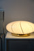 Smuk og flot håndlavet Murano loftlampe. Vintage Murano plafond loftlampe i hvid glas med smukt stribet mønster. Mundblæst glas med messing bund. Håndlavet i Italien, 1970erne. D:40 cm H:20 cm