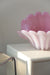 Vintage ekstra stor Murano muslingeskål i pink / lyserød alabastro glas. Mundblæst i en smuk organisk form og et fantastisk stykke håndværk. Muslingen har to baser og kan enten stå oprejst eller tippe på siden. Håndlavet i Italien 1950/60erne. ⁠L:33 cm B:22 cm H:22 cm ⁠