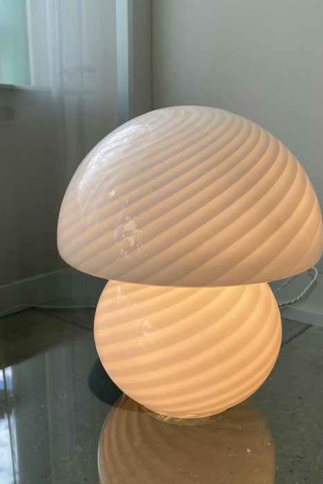 Vintage Murano Vetri white swirl mushroom lamp H: 27 cm