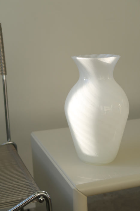 Vintage Murano hvid cloudy swirl vase H:23 cm