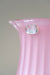 Stor vintage Murano glasvase. Vasen er mundblæst i lyserød / pink alabastro glas, som har en helt særlig dybde i dagslys. Denne glastype er blevet et samleobjekt grundet sjældenhed og den helt fantastiske nuance. Håndlavet i Italien, 1950/60erne, og har originalt Murano klistermærke. H:30 cm L:13 cm B:10 cm 